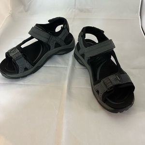 Abeo Men’s Sandals - bought for a woman